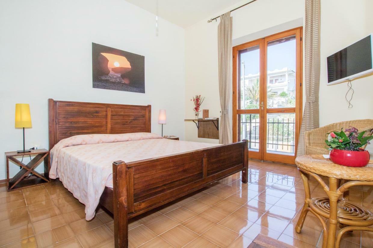 Mare Lughente Bed & Breakfast S'archittu Cuglieri Luaran gambar